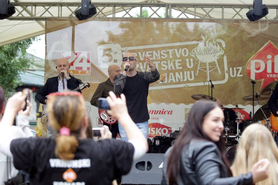 Zlatni ćevap autobusom punim navijača otputovao u Kaštela