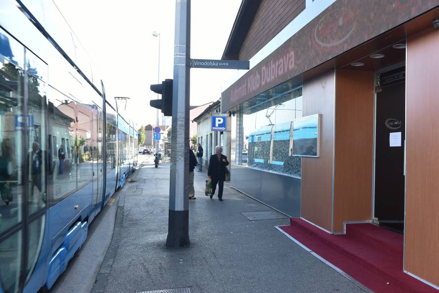 Zagreb: OpljaÄkan automat klub, policija i zaÅ¡titari svladali razbojnike