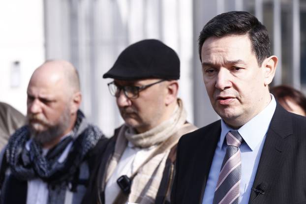 Beograd: Konferencija o odre&dstrok;ivanju pritvora uredniku portala srbin.info Dejanu Zlatanovi&cacute;u