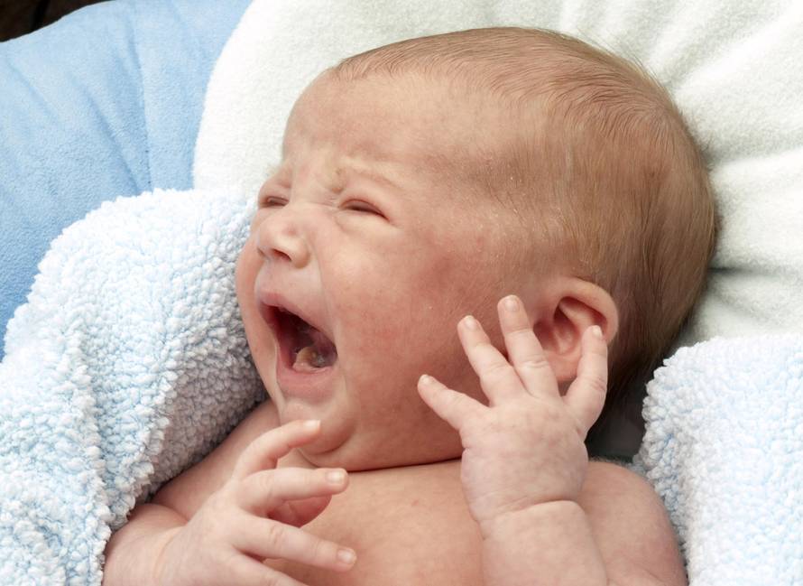 Normalno je da bebe plaču dva sata dnevno u prva dva tjedna