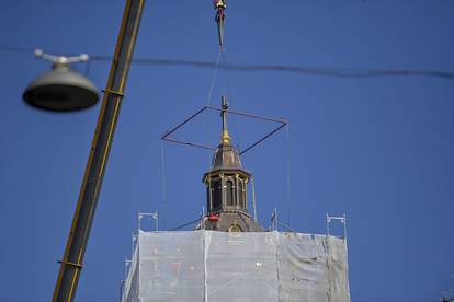 FOTO Pogledajte postavljanje obnovljene kupole tornja na baziliku u Palmotićevoj