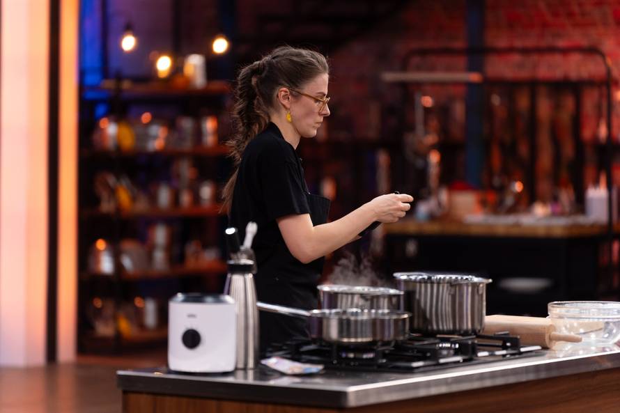 Renata nakon napetog dvoboja napustila 'MasterChef', Antonija je druga polufinalistica showa