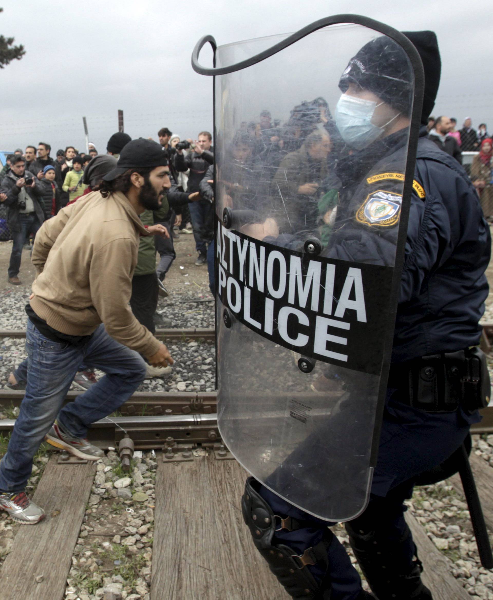 EK zabrinuta zbog napetosti na granici Makedonije i Grčke