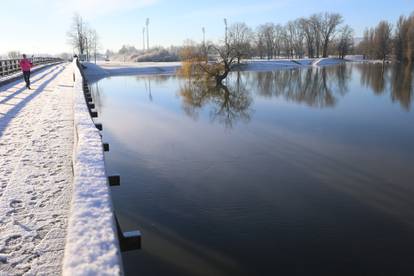 FOTO Zaleđeno jutro: Karlovac se jutros probudio na minus pet