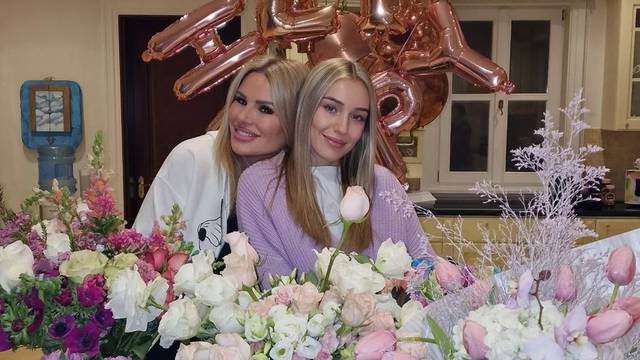 Iva Todorić čestitala rođendan kćeri Tari, na stolu torte i buketi cvijeća: 'Da ti put bude lagan...'