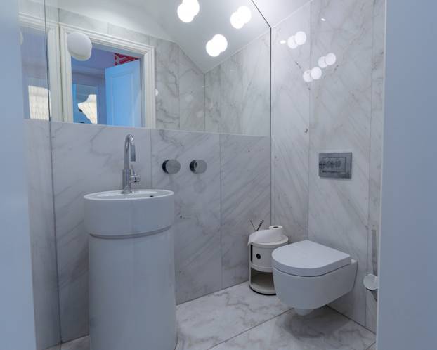 Prodaje se dvoetažni penthouse usred Zagreba s pogledom na HNK, terasa je kao manji stan...