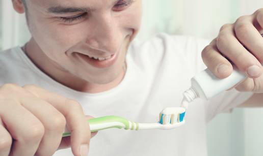 Prestanite koristiti pastu za zube s ovim &scaron;tetnim sastojkom: Uni&scaron;tava zubnu caklinu