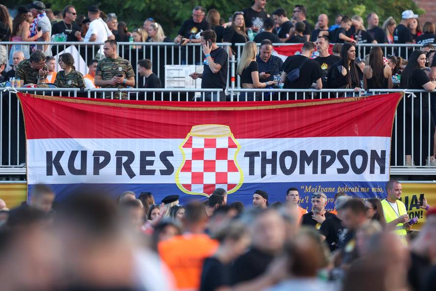 Sinj: Thompsonovi obožavatelji čekaju početak koncerta na hipodromu