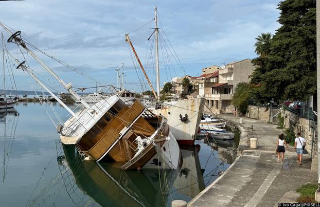 Potonuo brod Nerezine u Omišu
