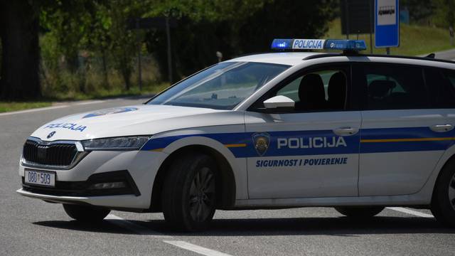 Muškarac u Zagrebu zabio nož u nogu i ljubavnicu mazao krvlju