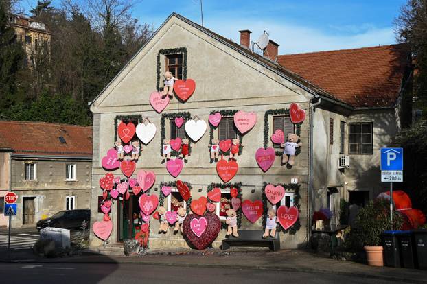 Zagreb: Atelijer sreće u Maloj ulici okićen za Valentinovo 
