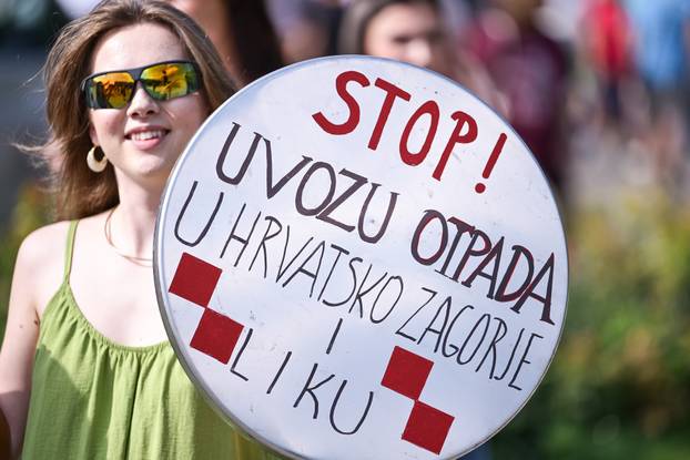 Zagreb: Okupljanje prosvjednika Hodaj za Liku, hodaj za Hrvatsku