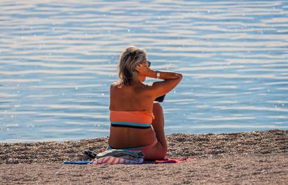 Na kopnu ujutro magla pa onda sunce, na moru sunčano i toplo