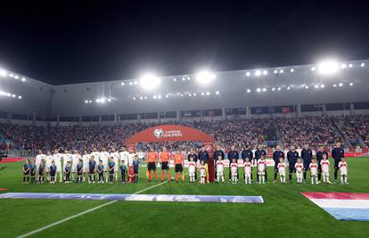 Pa je li moguće?! Na stadionu pjevali 'ustaški se barjak vije' pa skandirali sucima 'cigani'...