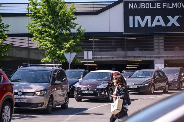 Zagreb: Evakuacija kupaca u Arena centru zbog dojave o bombi