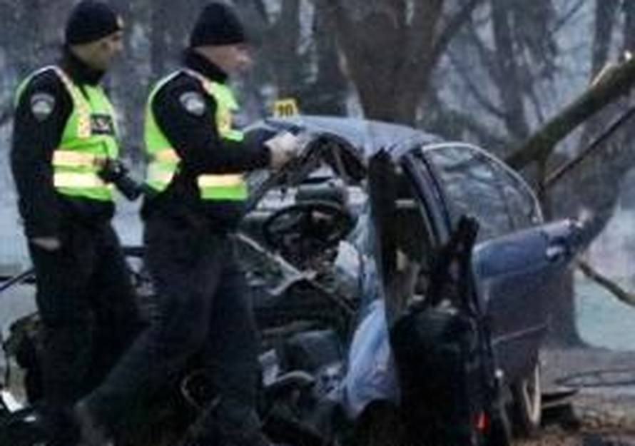 Tri osobe smrtno stradale u teškoj prometnoj nesreći u Osijeku