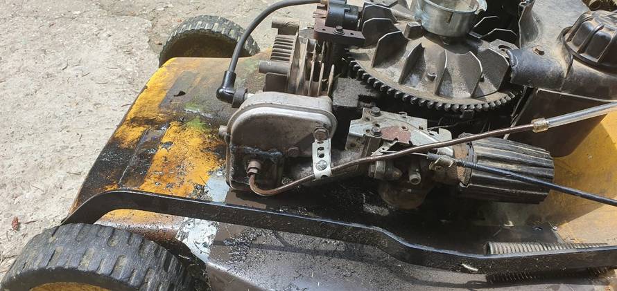 Kosilicom protiv komaraca: 'Ne možemo više, ovako se borimo'