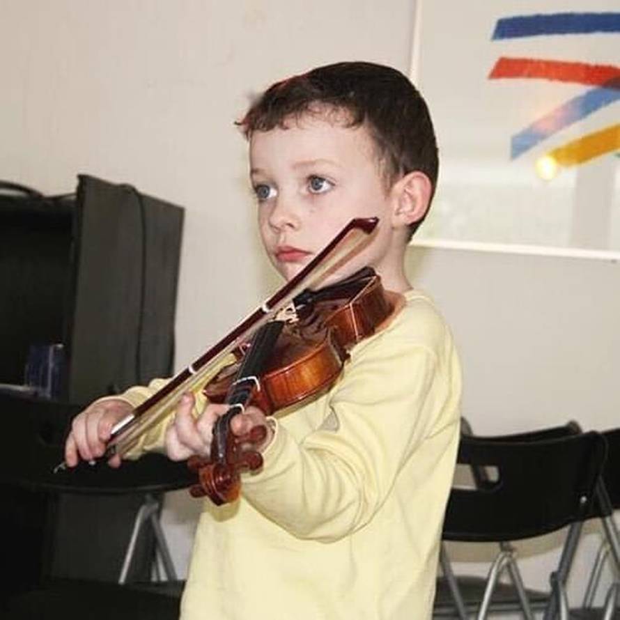 Od sviranja violine do pobjede na Eurosongu: Ovo je glazbeni put Švicarca koji je osvojio žiri