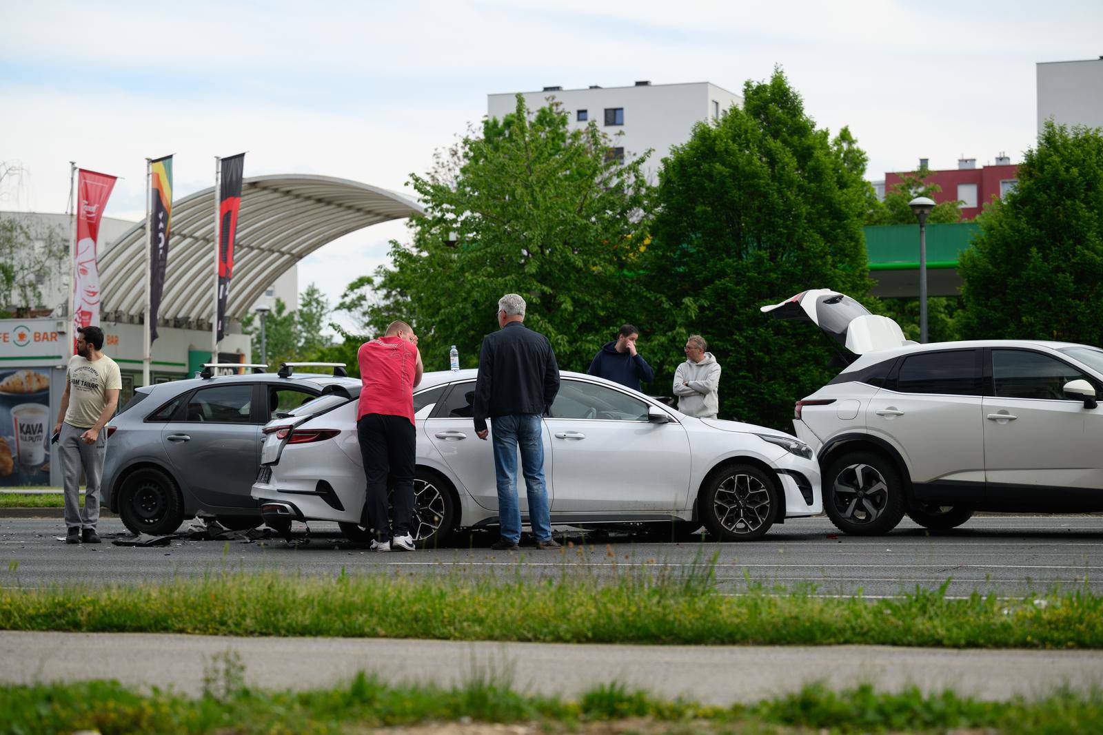 Zagreb: Tri automobila sudjelovala u prometnoj nesreći