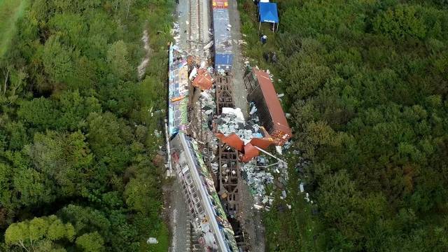 Nove fotografije iz zraka s mjesta nesreća putničkog i teretnog vlaka