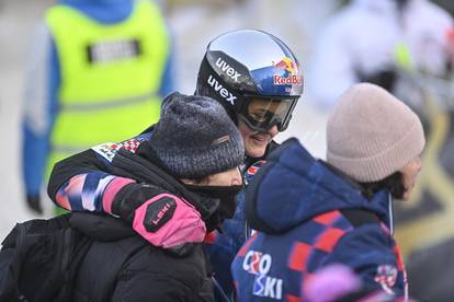 FOTO Baka i djed bodrili Zrinku: Pogledajte atmosferu hrvatskih navijača na utrci u Sloveniji...