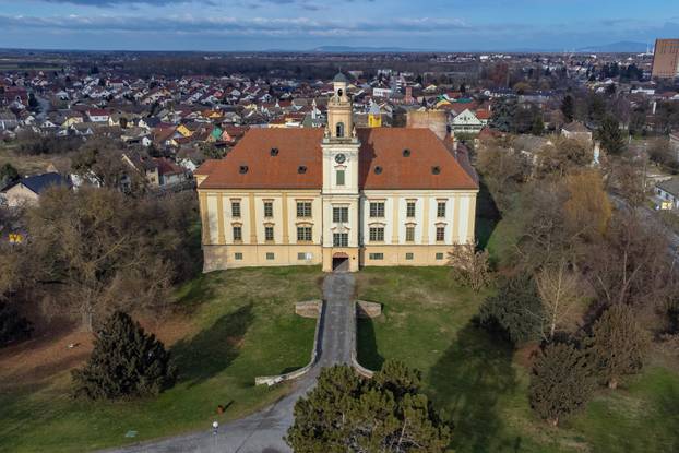 Dvorac Prandau-Normann u Valpovu