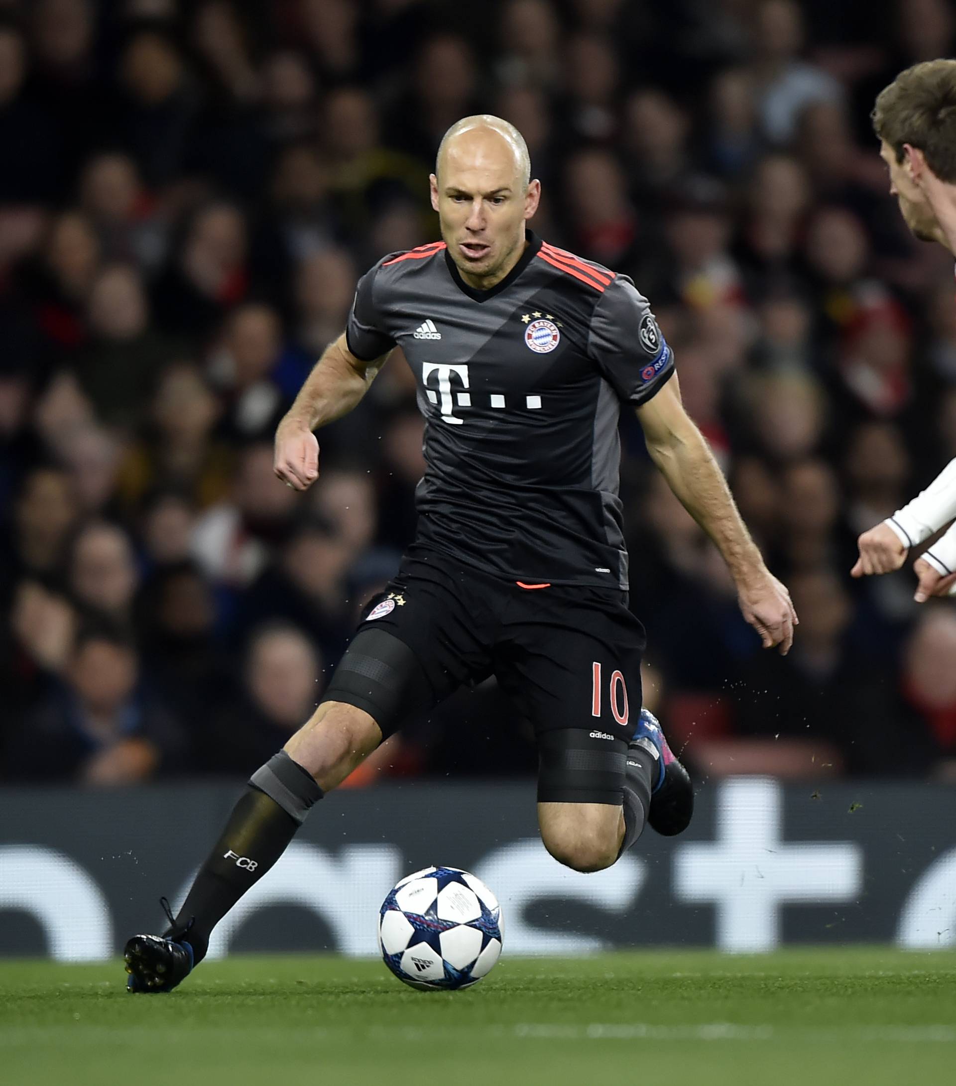 Bayern Munich's Arjen Robben in action with Arsenal's Nacho Monreal