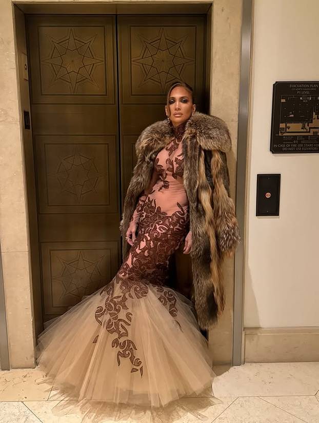 FOTO  Disciplina, snaga i ples - tajna top izgleda Jennifer Lopez