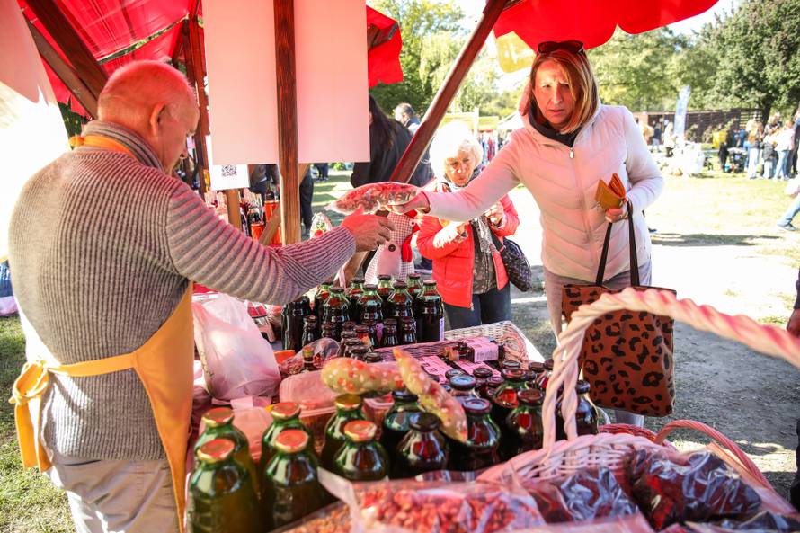 Okusi tradicije i priče s polja: Sajam OPG-ova na Bundeku oduševio posjetitelje