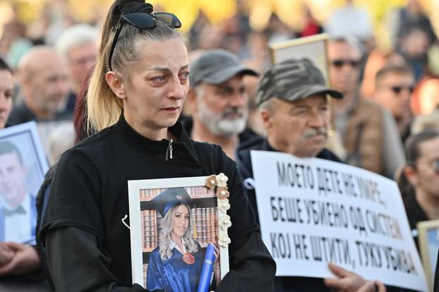 Skoplje. Prije početka suđenja za požar u diskoteci Pulse u Kočanima održan je prosvjed Marš anđela