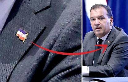 Ups, Beroš na presici naopako okrenuo značku: Ministre, pa ne ide plavo, bijelo, crveno...