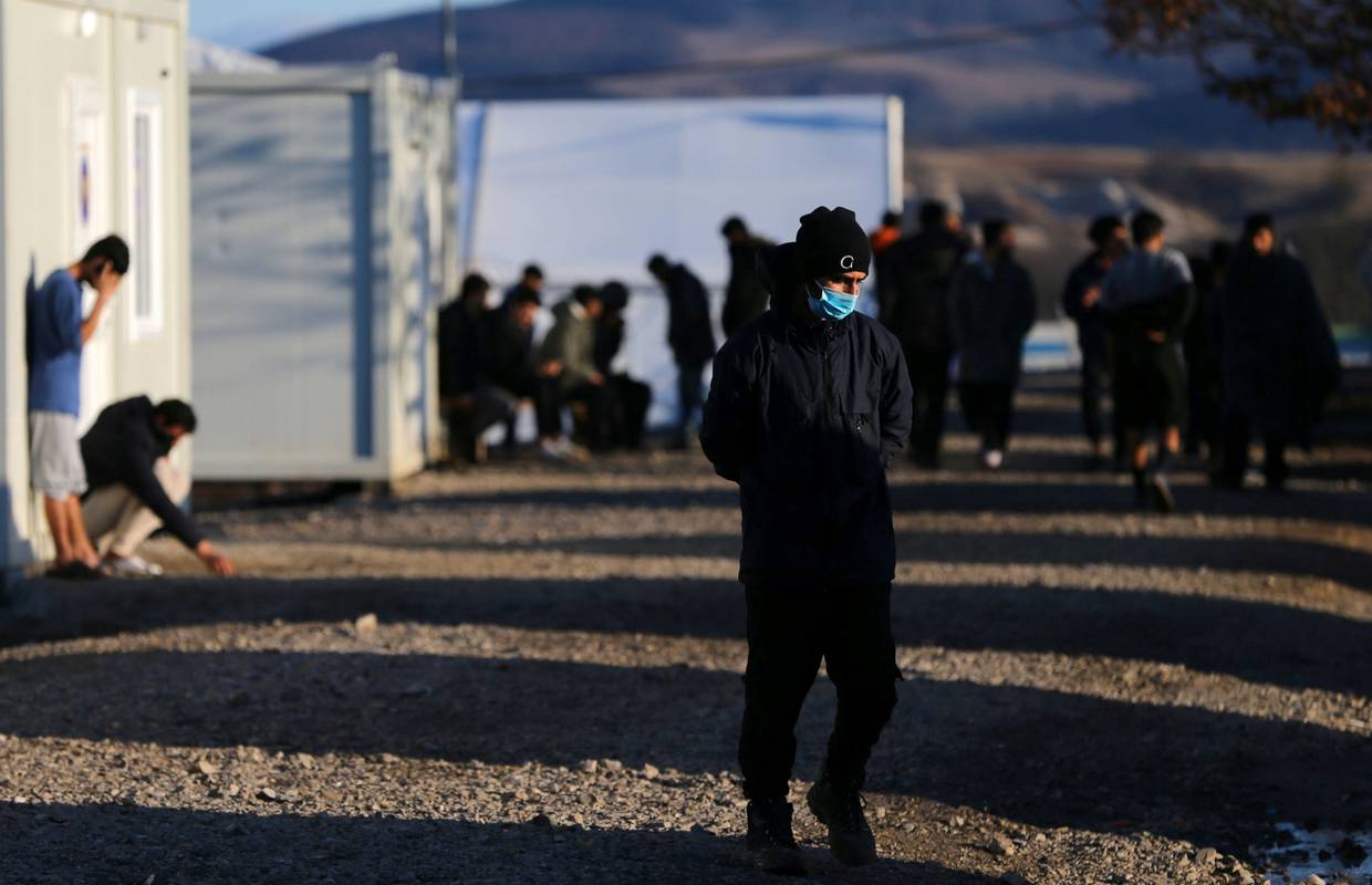 Policija evakuira 250 ilegalnih migranta iz Bihaća: U kampu Lipa ima dovoljno mjesta za sve