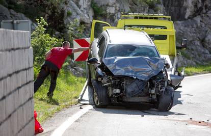 U sudaru s kamionom teško je ozlijeđen vozač (30) Meganea