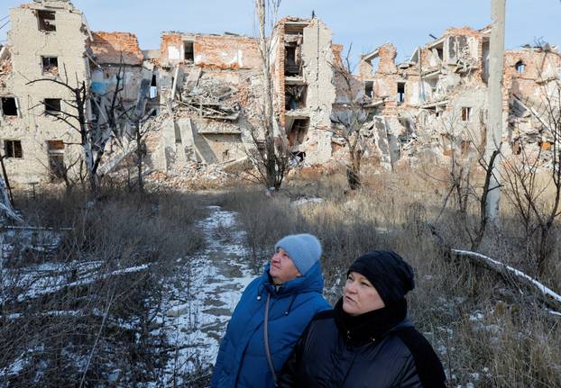 People of war-torn towns in Ukraine's Donetsk region aim to rebuild lives
