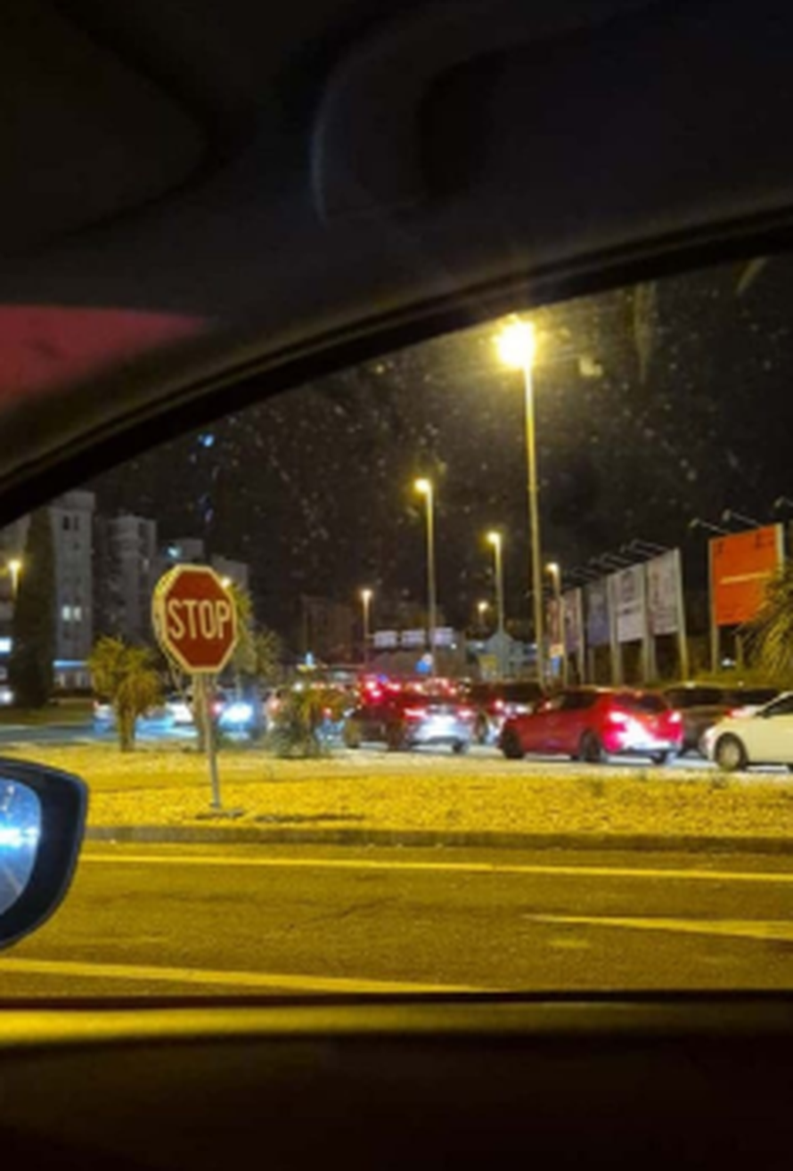 FOTO Policajci s dugim cijevima blokirali dijelove Splita. Nastao prometni kaos. Lovili pljačkaša?