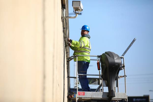 
Zagreb: Za promet zatvoren podvožnjak Savska cesta - Slavonska avenija zbog radova na rekonstrukciji javne rasvjete