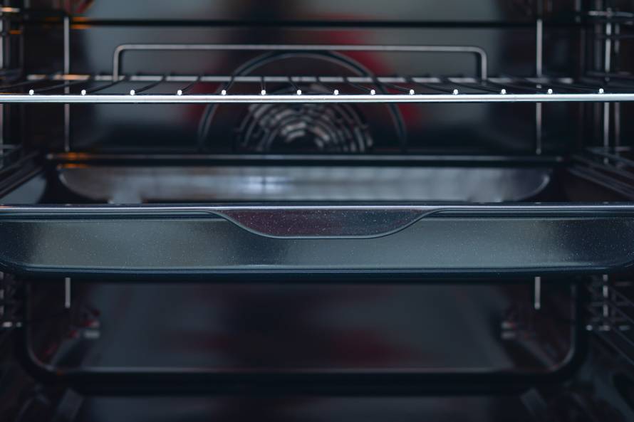 Odličan trik kako lako oprati zagorjele rešetke iz pećnice