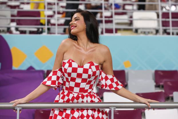 KATAR 2022 - Ivana Knoll u haljini s kockicama na utakmici Hrvatske i Kanade 