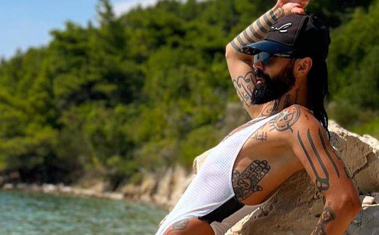 Božo Vrećo se u jednodijelnom kupaćem kostimu sunčao na Jadranu: 'Djevičanska plaža'