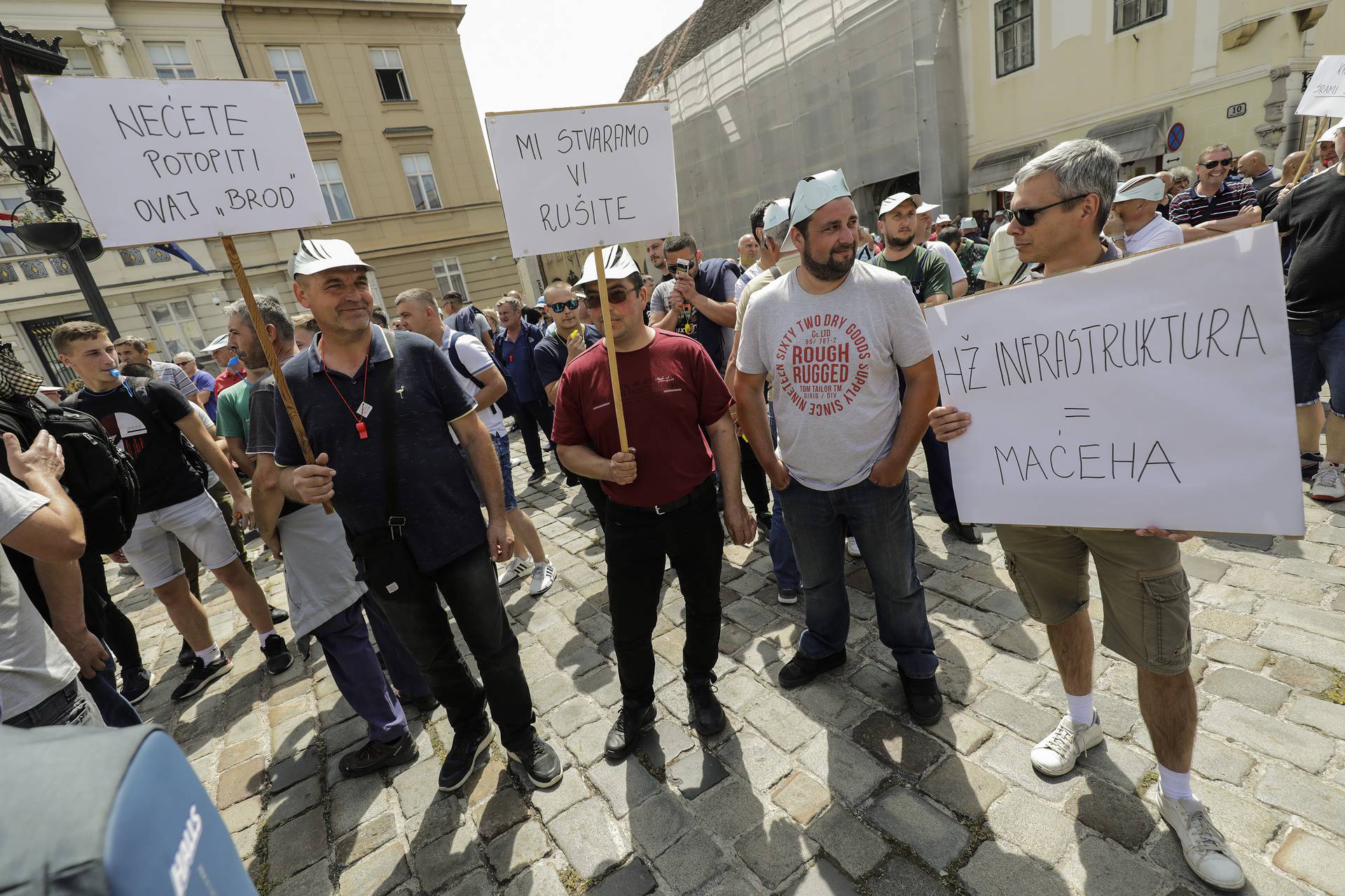 Zagreb: Prosvjed željezničara kako bi spasili radna mjesta i tvrtku za gradnju pruga