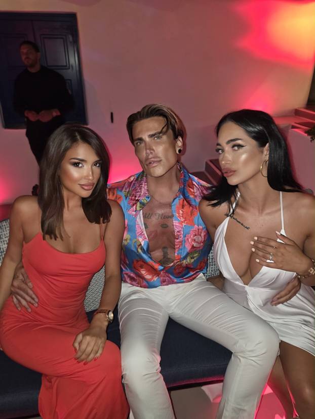 FOTO Ciganović, Laura i Barbara gledali 18+ show na Mikonosu