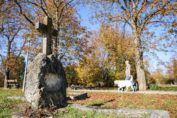 Zagreb: Psihijatrijsko groblje Vrapče ima upaljenu tek pokoju svijeću na blagdan Svih svetih