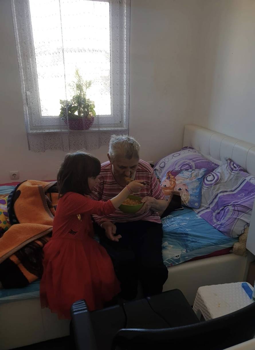 Baka Iva (76) je s rakom kostiju nakon 26 dana u respiracijskom centru uspjela pobijediti koronu