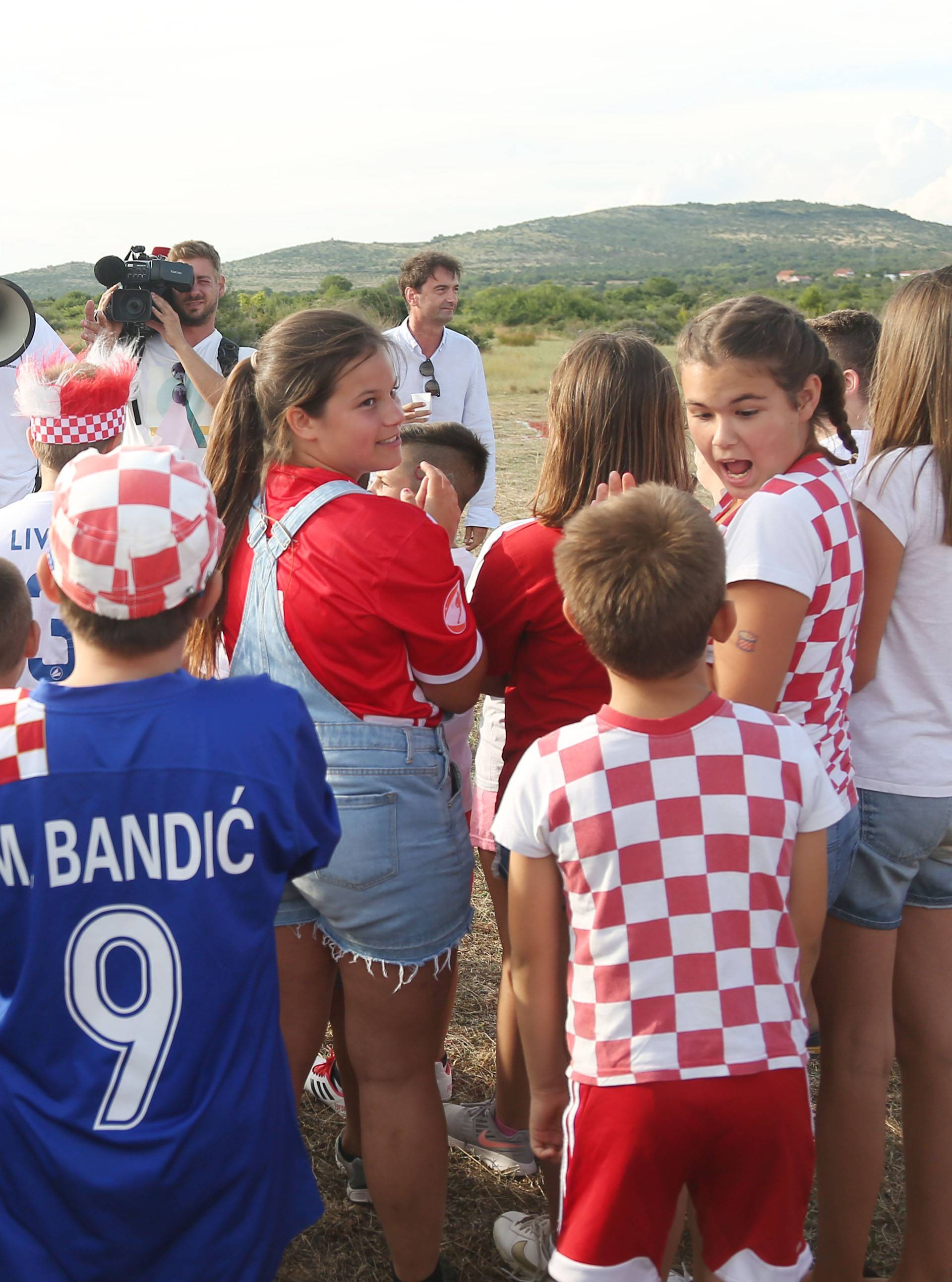 Navijači iscrtali oblik Danijela Subašića i poruku za Ćustića