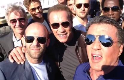 Stallone 'okinuo' najjači selfie na svijetu: 'Falit će mi ovi ljudi'