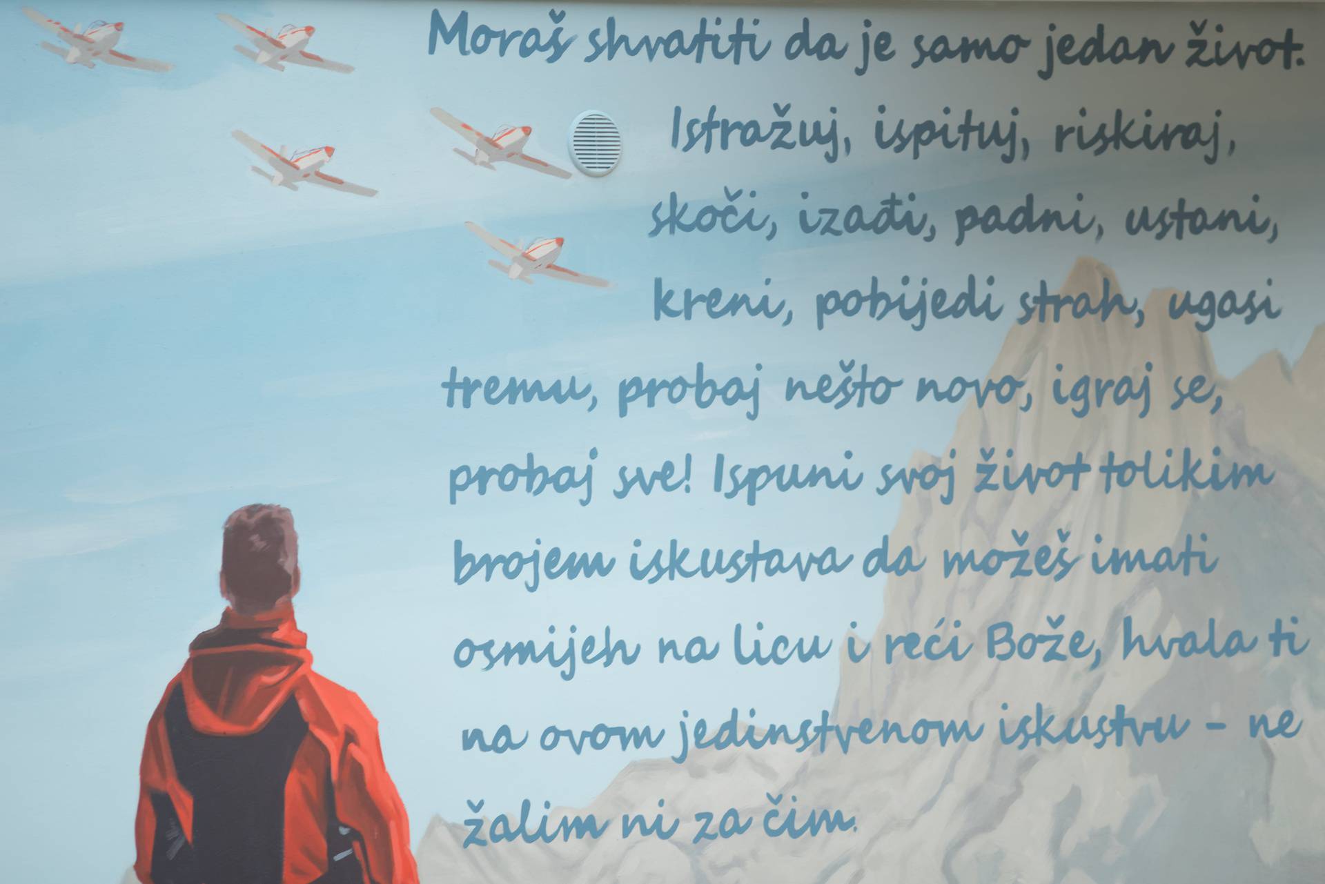 U Zadru oslikali mural u spomen preminulom pilotu Novkoviću