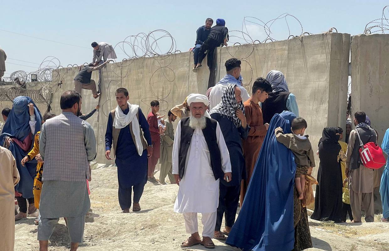Prvi dan pod talibanima: Na televiziji nema sapunica, ide religijski program bez reklama