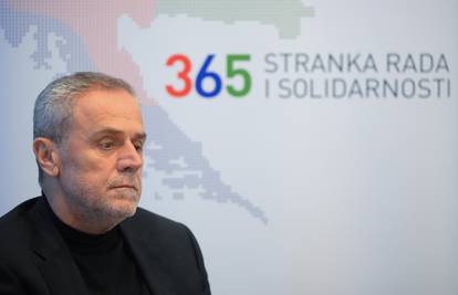 Stranka rada i solidarnosti je obilježila prvu godišnjicu smrti Milana Bandića na Mirogoju
