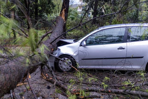 Olujno nevrijeme poharalo Mostar 
