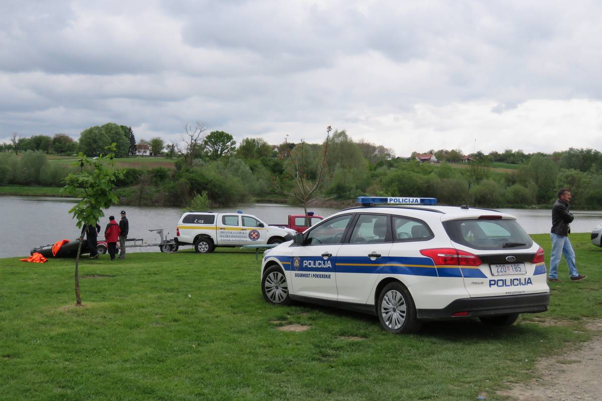 Muškarac nestao u jezeru kod Pleternice, traže ga i specijalci